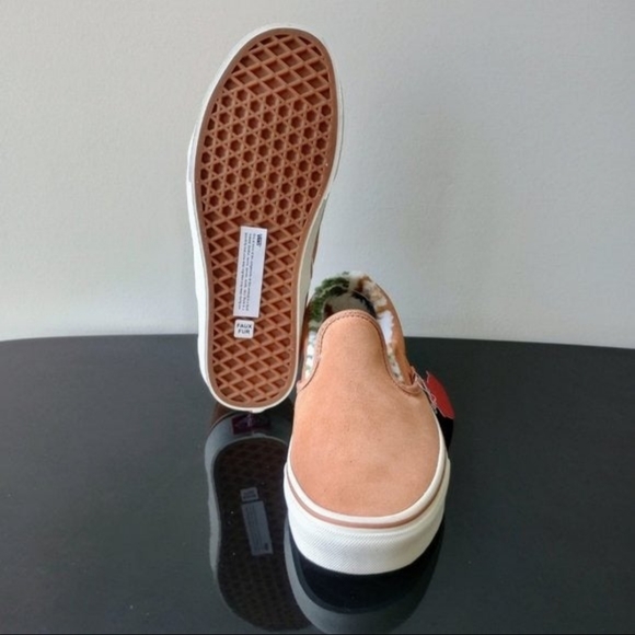 NWOT Unisex Vans Classic Slip-on Canvas Sneakers - Picture 8 of 12